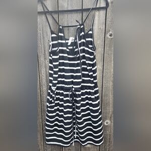 Women's Black & White Stripe Scoop Neck Sleeveless Mini Beach Dress New With Tag